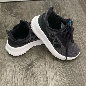 Adidas cloud foam boys sneaker
